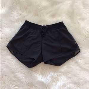 Lululemon Black Hotty Hots Size 4, 4”